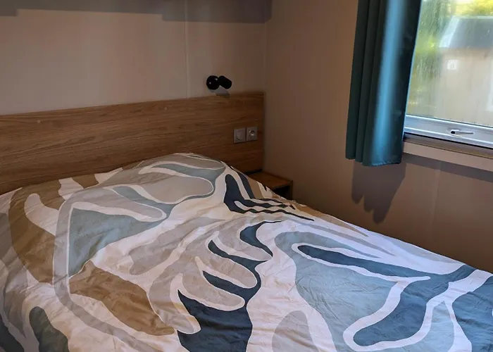 Camping Mobilhome Neuf 3 Dans 4 Et *